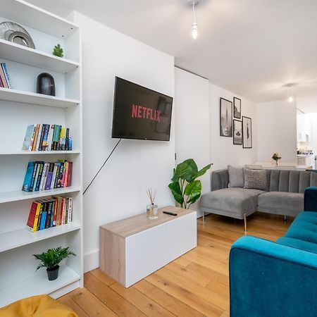 The Deluxe Barbican Duplex Лондон Екстериор снимка