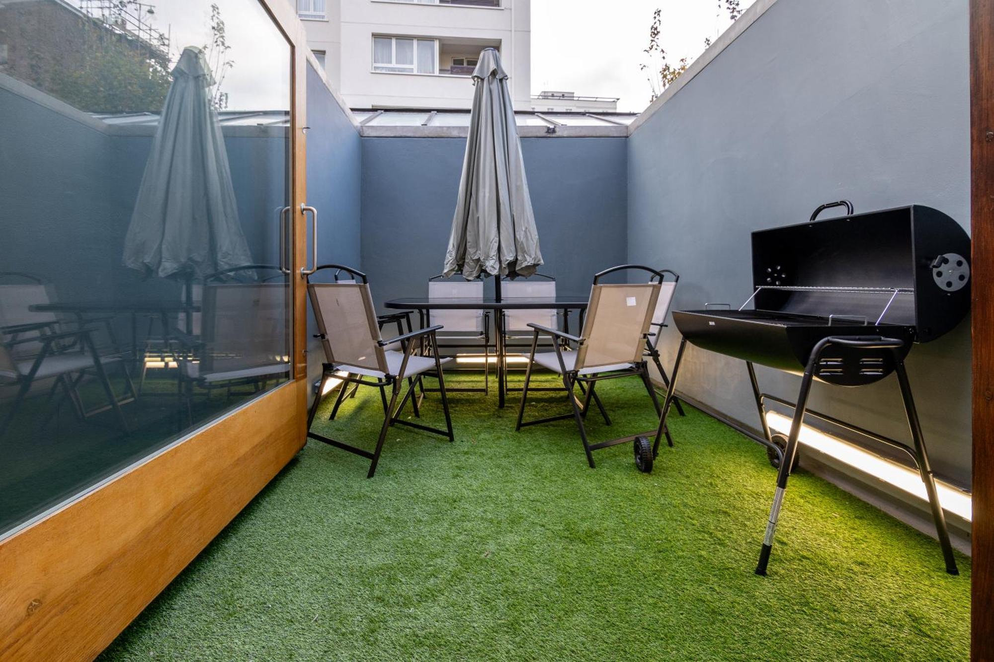 The Deluxe Barbican Duplex Лондон Екстериор снимка