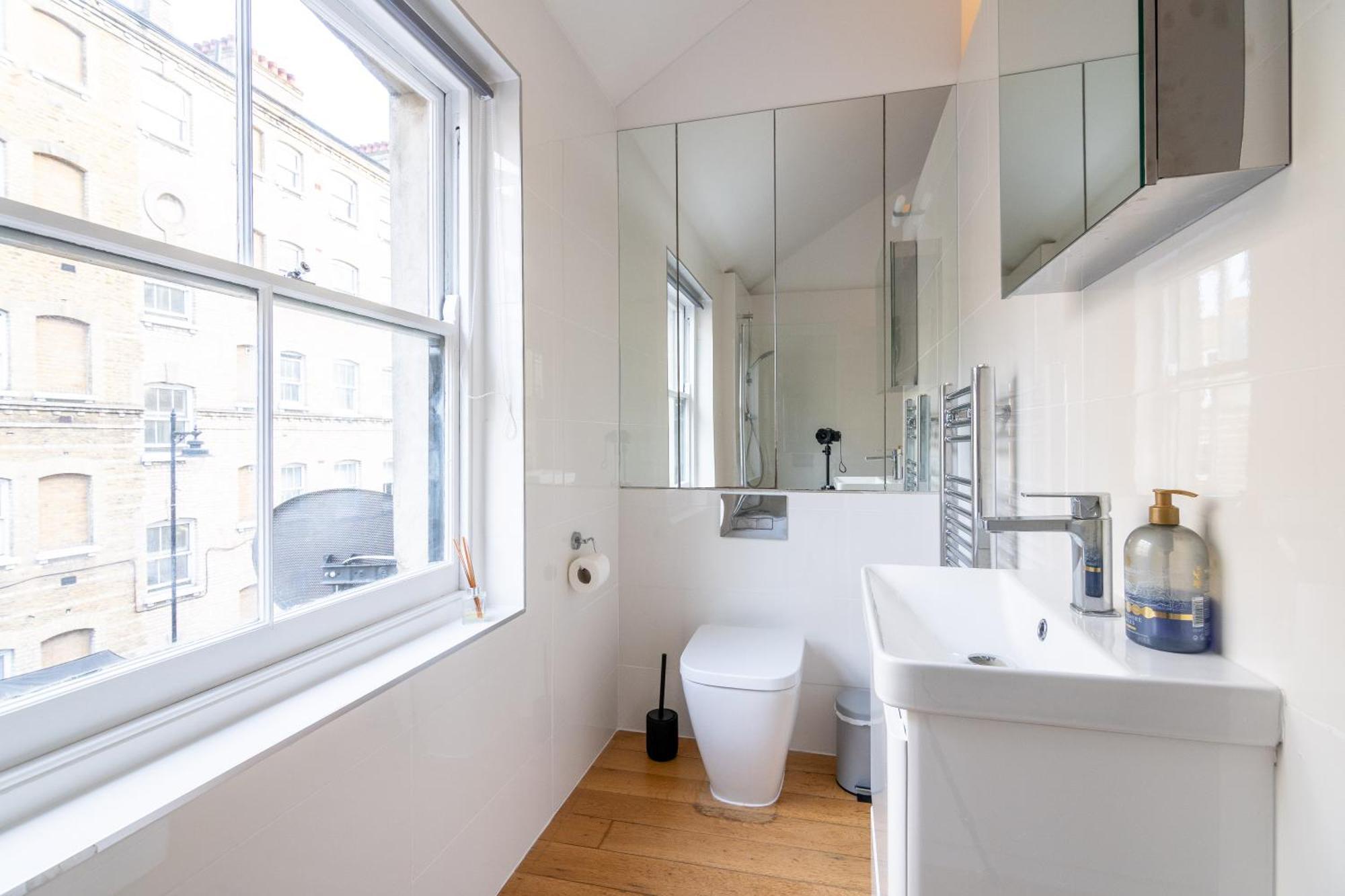 The Deluxe Barbican Duplex Лондон Екстериор снимка