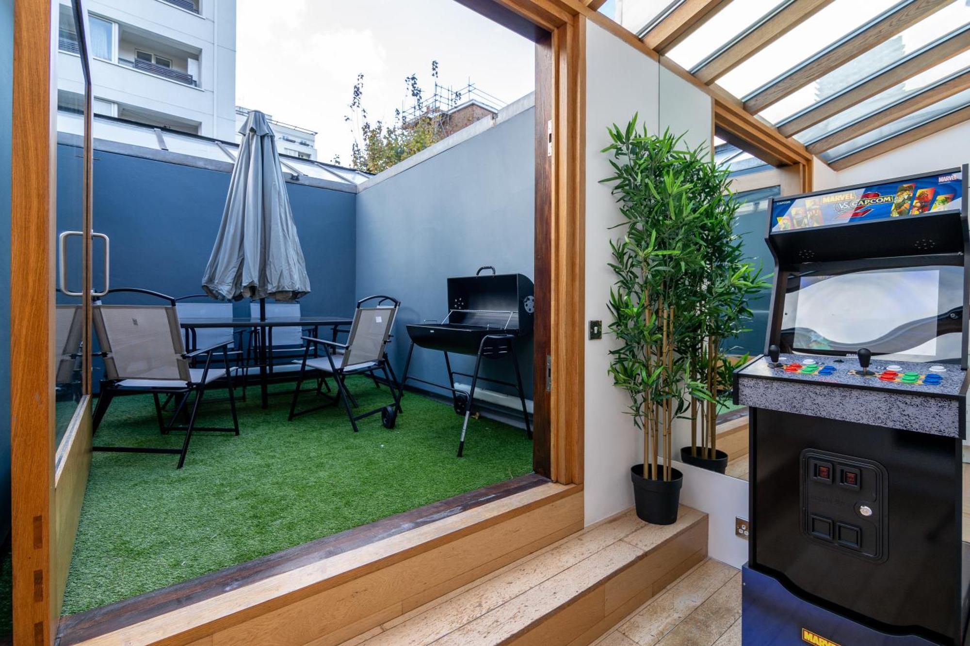 The Deluxe Barbican Duplex Лондон Екстериор снимка
