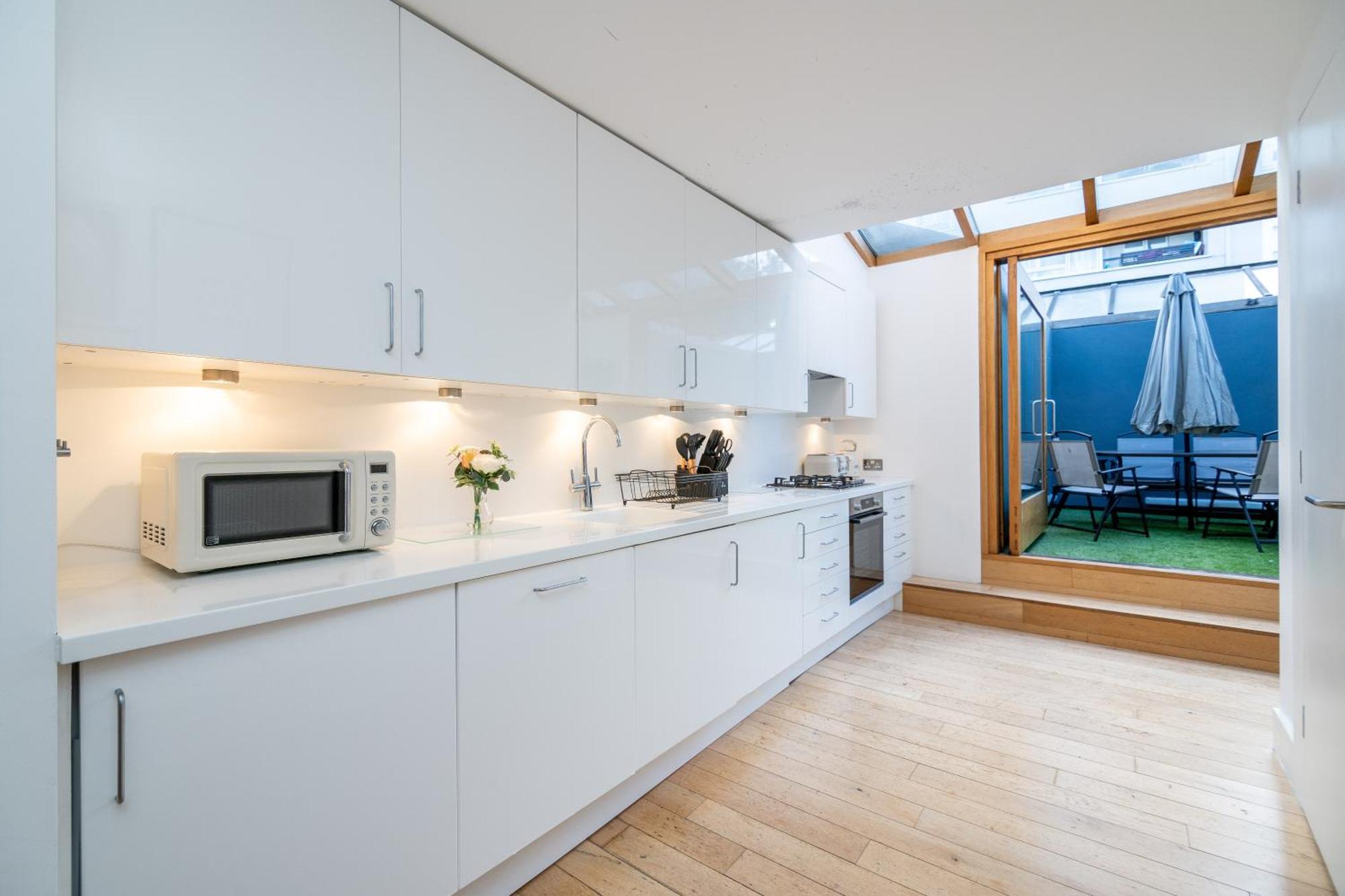 The Deluxe Barbican Duplex Лондон Екстериор снимка