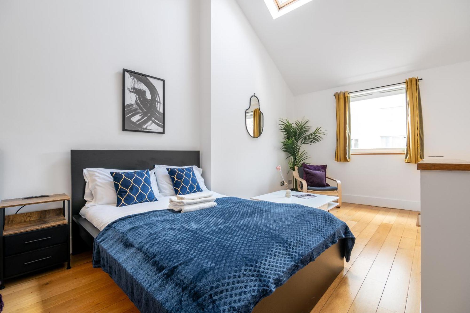 The Deluxe Barbican Duplex Лондон Екстериор снимка