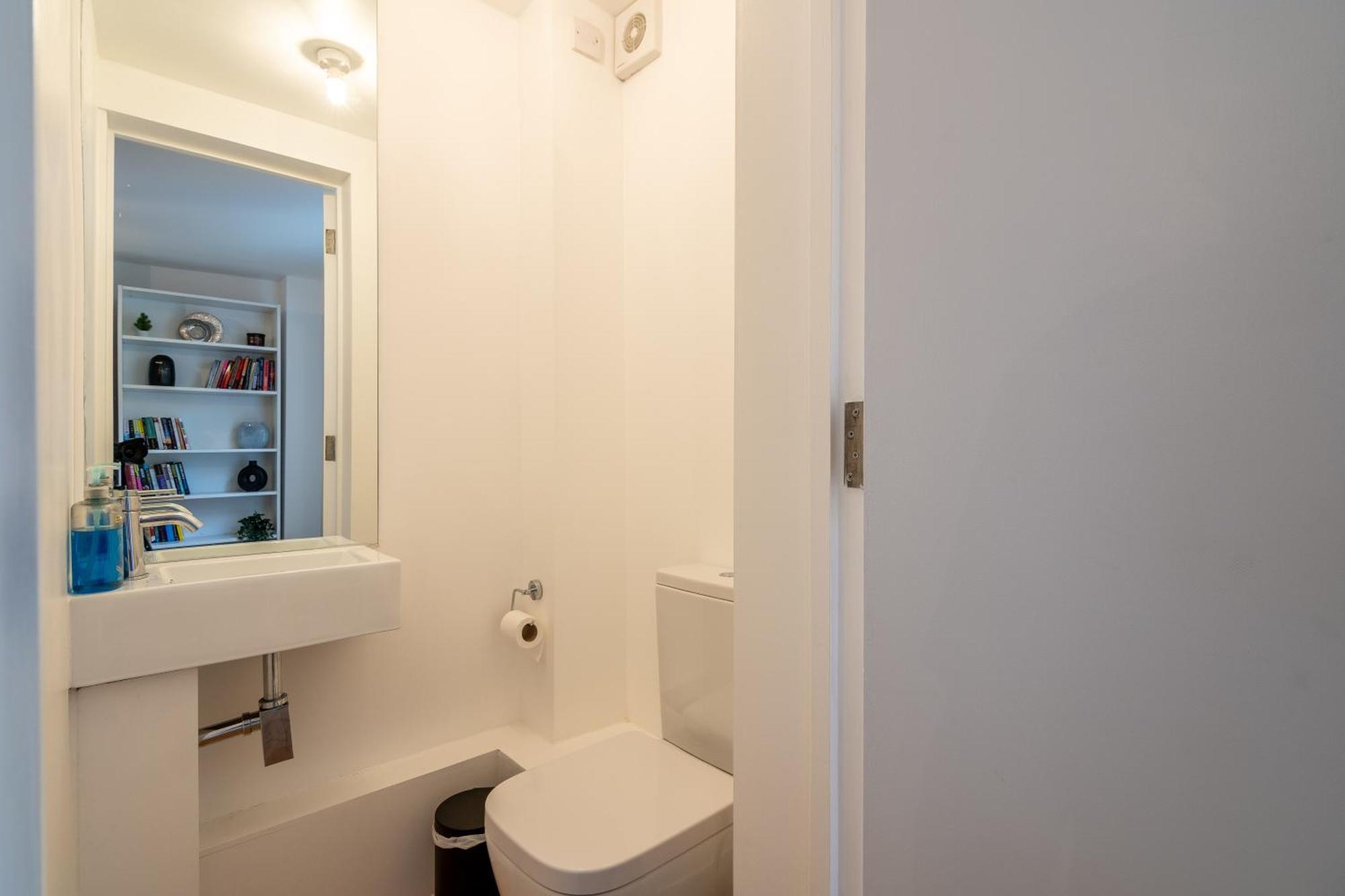 The Deluxe Barbican Duplex Лондон Екстериор снимка