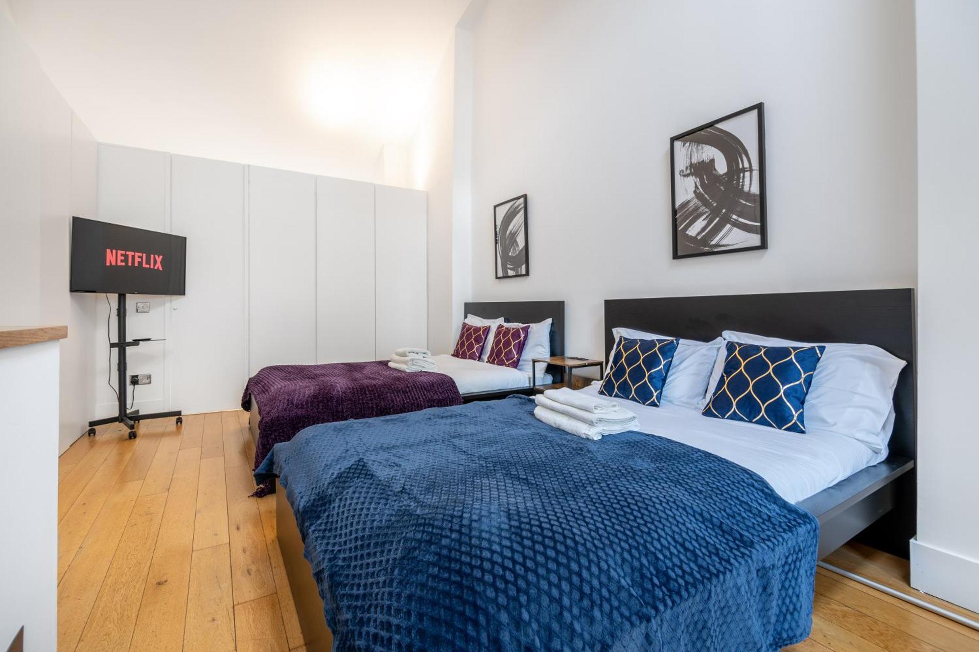 The Deluxe Barbican Duplex Лондон Екстериор снимка