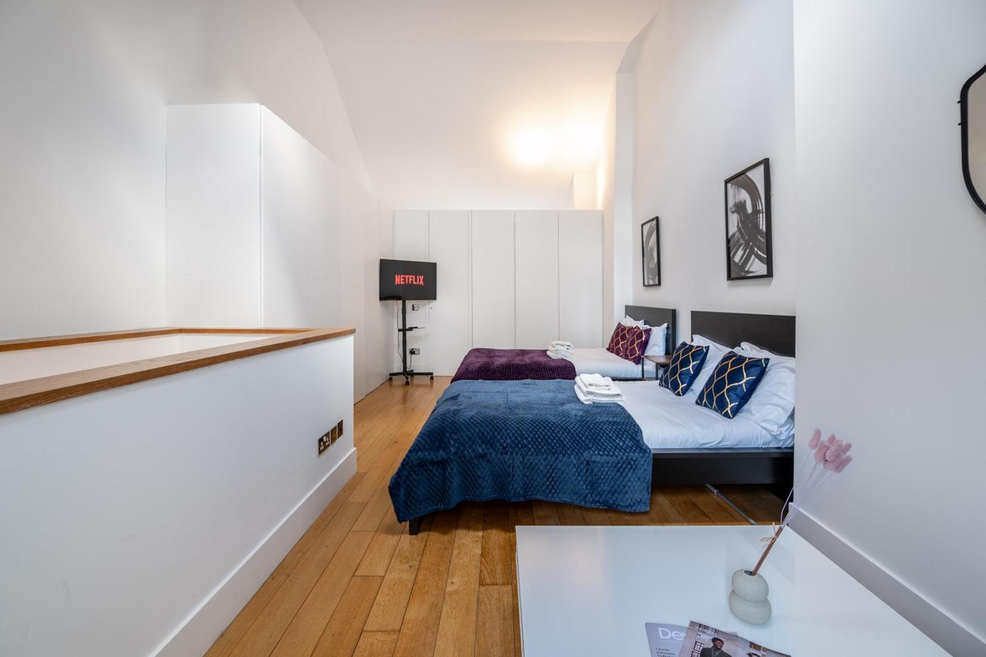 The Deluxe Barbican Duplex Лондон Екстериор снимка