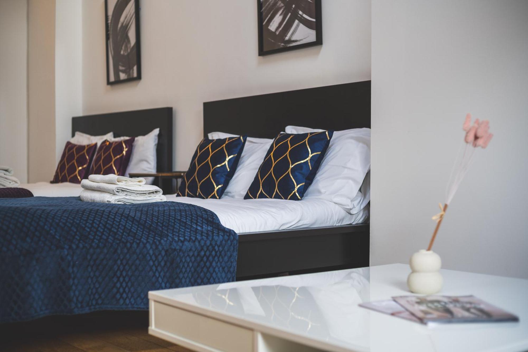 The Deluxe Barbican Duplex Лондон Екстериор снимка