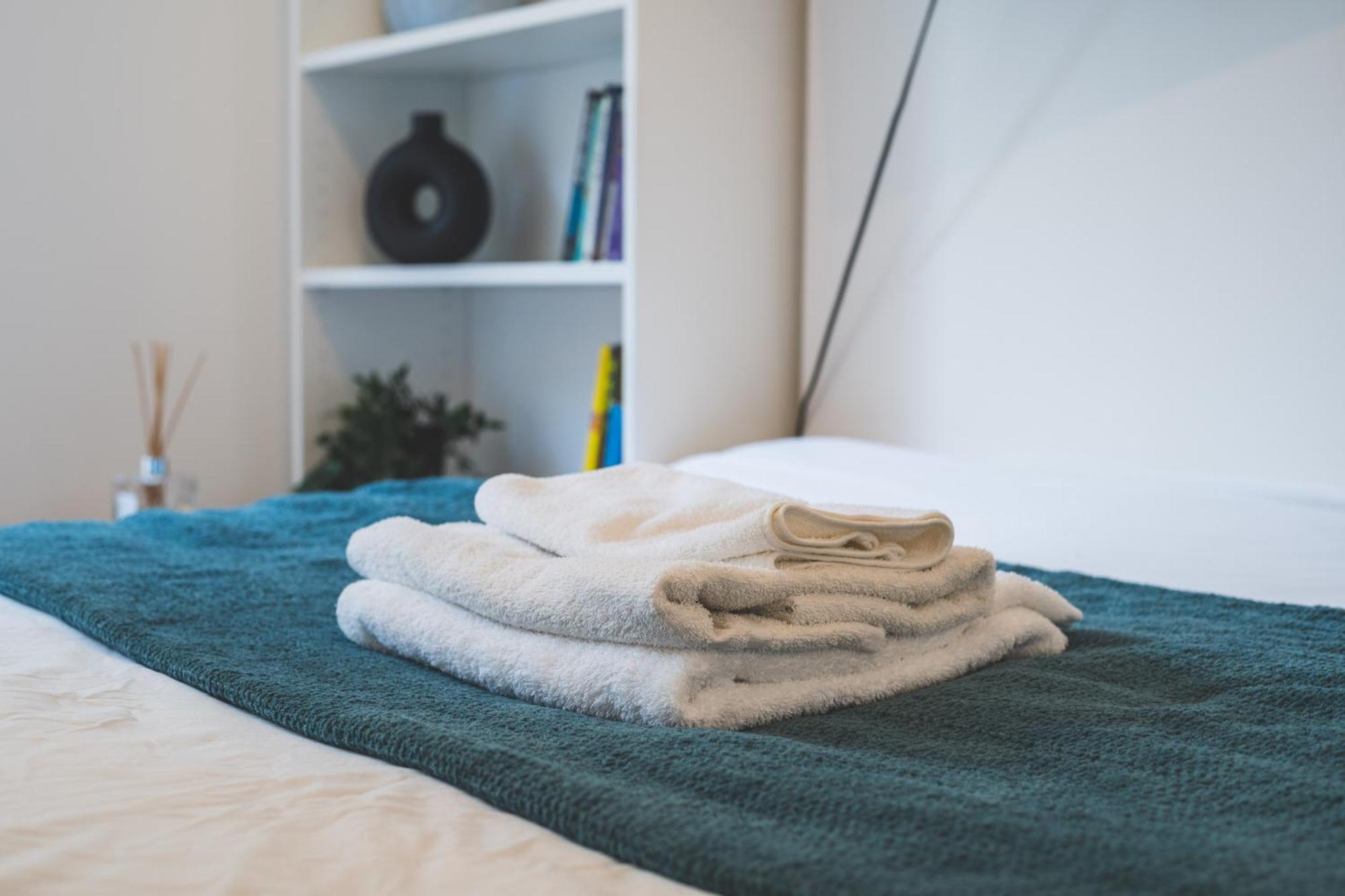 The Deluxe Barbican Duplex Лондон Екстериор снимка