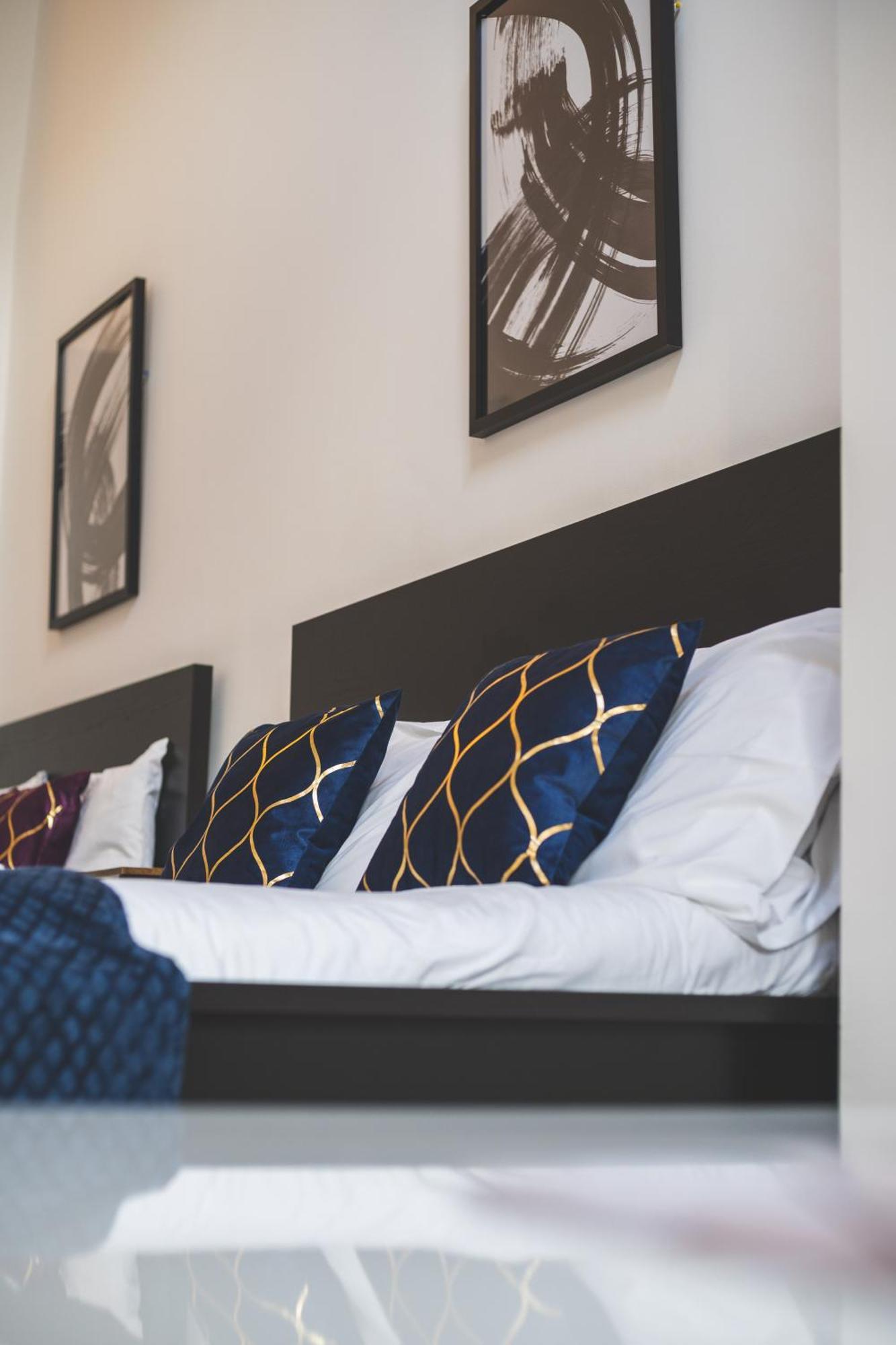 The Deluxe Barbican Duplex Лондон Екстериор снимка