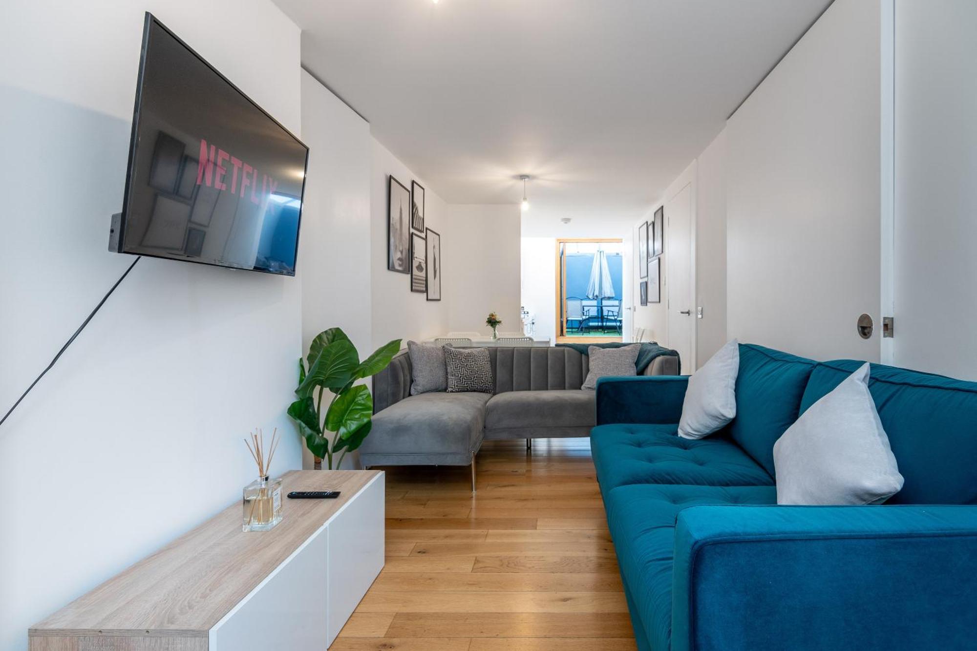 The Deluxe Barbican Duplex Лондон Екстериор снимка