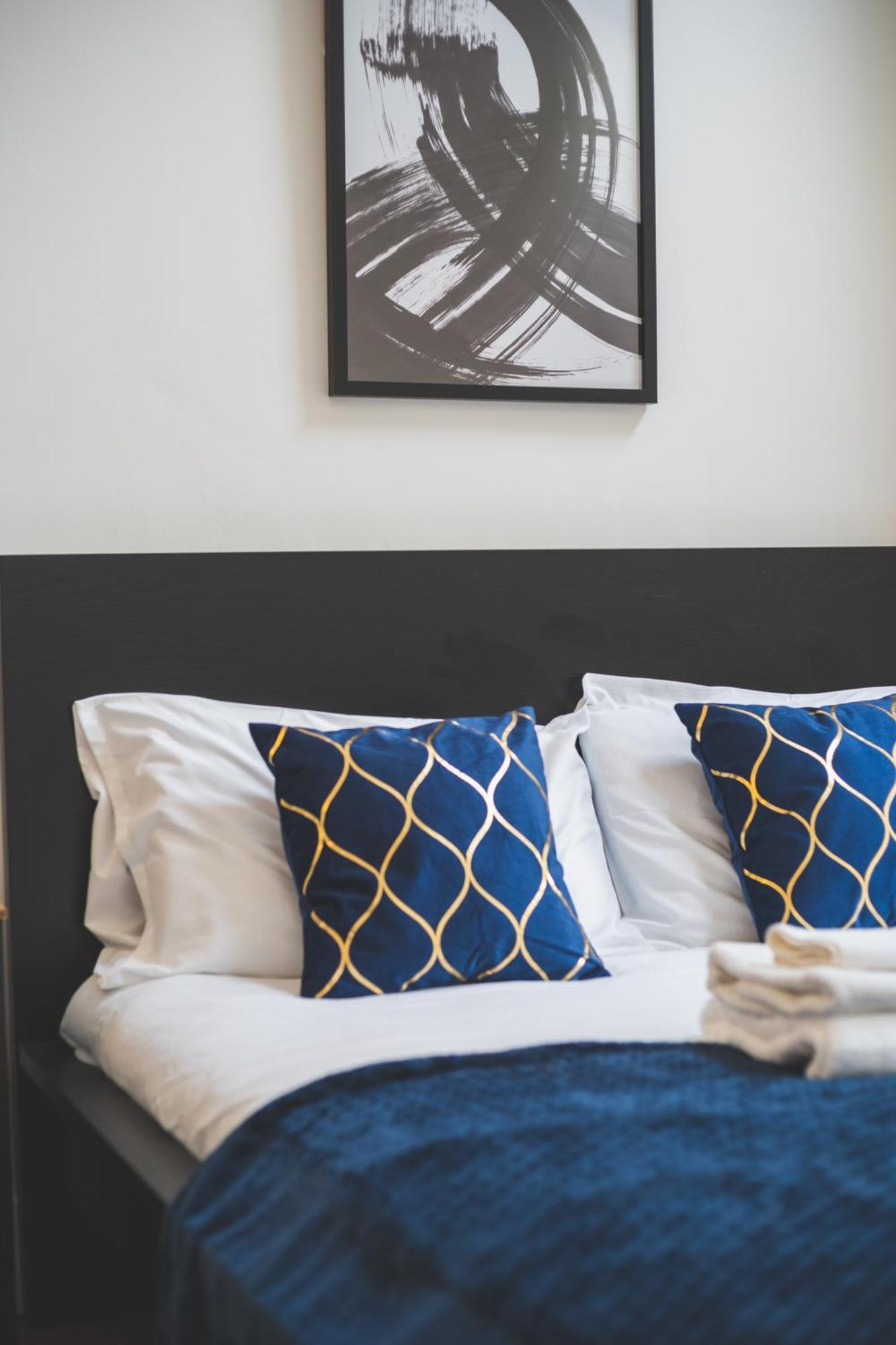 The Deluxe Barbican Duplex Лондон Екстериор снимка